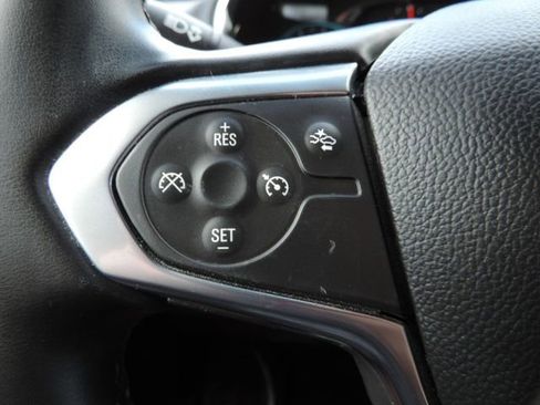 Used 2023 Chevrolet Traverse LT image 31