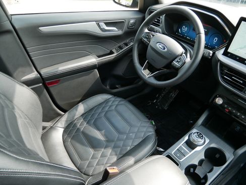 Used 2023 Ford Escape Platinum w/ Premium Technology Package AWD/4WD image 9