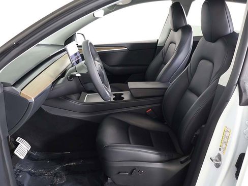 Used 2023 Tesla Model Y Long Range image 31