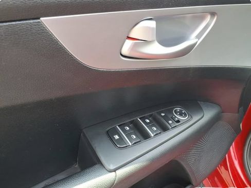 Used 2023 Kia Forte LXS w/ LXS Technology Package FWD image 4