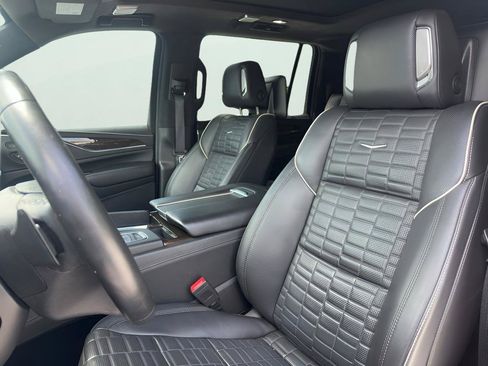 Used 2023 Cadillac Escalade ESV Sport Platinum w/ LPO, ONYX Package AWD/4WD image 35