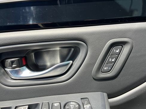 Used 2025 Honda Pilot Touring image 12
