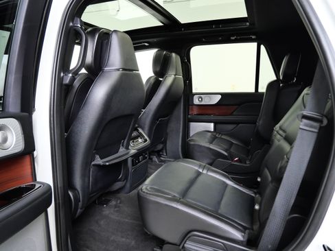 Used 2021 Lincoln Navigator Reserve w/ Luxury Package AWD/4WD image 15