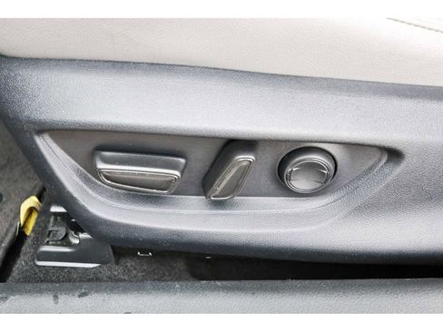 Used 2025 Toyota Camry SE w/ Convenience Package FWD image 27