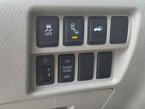Used 2014 Nissan Quest LE FWD image 15