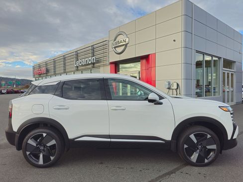 New 2025 Nissan Kicks SR image 4