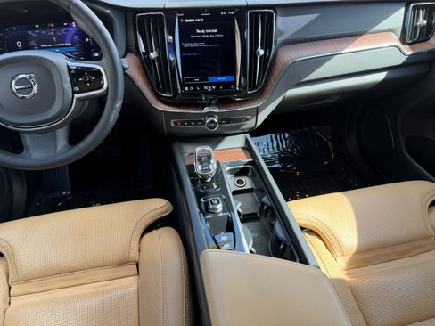 Certified 2023 Volvo XC60 B5 Ultimate w/ Protection Package Premier image 14