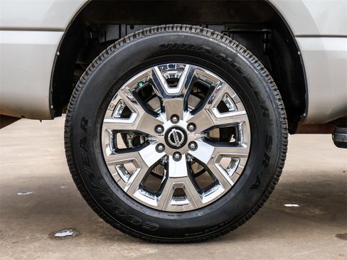 Used 2020 Nissan Titan SL w/ Moonroof Package image 9