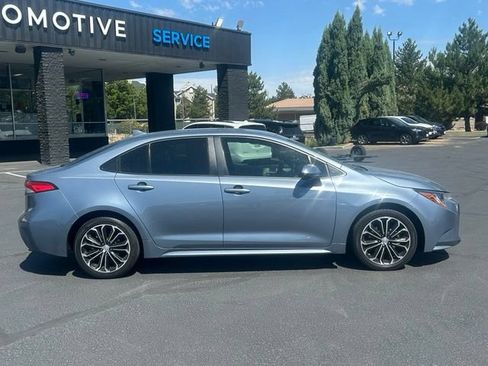 Used 2022 Toyota Corolla LE FWD image 2