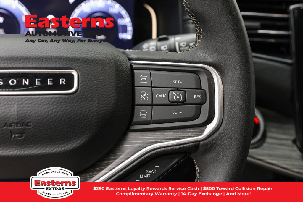 Used 2024 Jeep Wagoneer L Series II RWD image 17