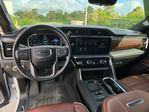 Used 2024 GMC Sierra 3500 Denali Ultimate image 8