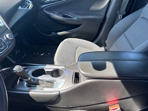 Used 2017 Chevrolet Malibu LT FWD image 21