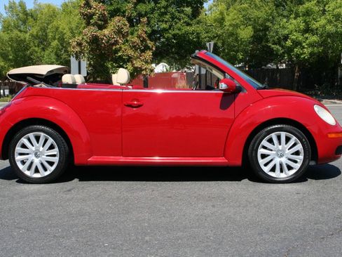 Used 2008 Volkswagen Beetle SE FWD image 3