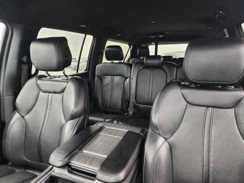 Used 2023 Jeep Wagoneer L Series II image 19