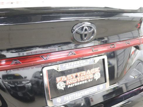 Used 2021 Toyota Avalon XSE image 6