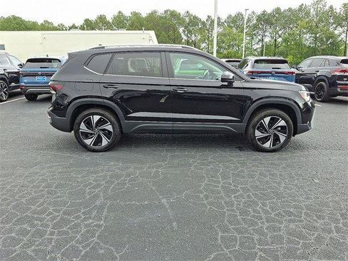 New 2025 Volkswagen Taos SE image 7