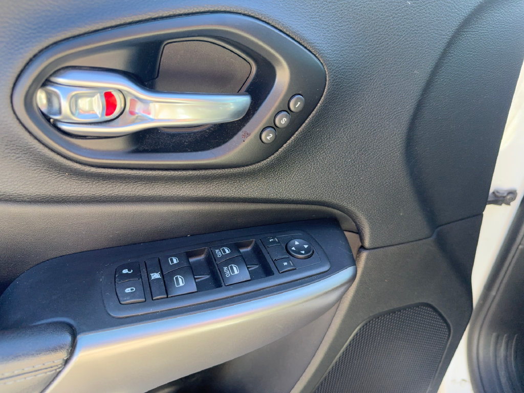 Used 2021 Jeep Cherokee Limited AWD/4WD image 13
