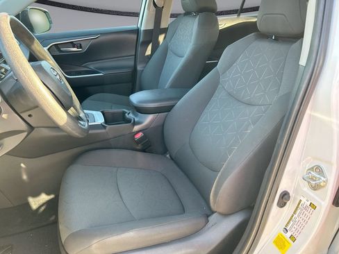Used 2024 Toyota RAV4 XLE FWD image 11