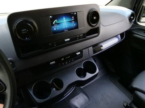 Used 2022 Mercedes-Benz Sprinter 2500 image 14