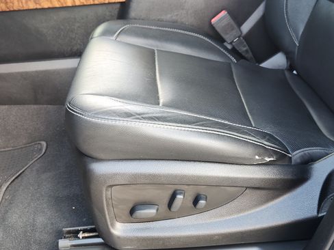 Used 2019 Chevrolet Suburban Premier AWD/4WD image 25