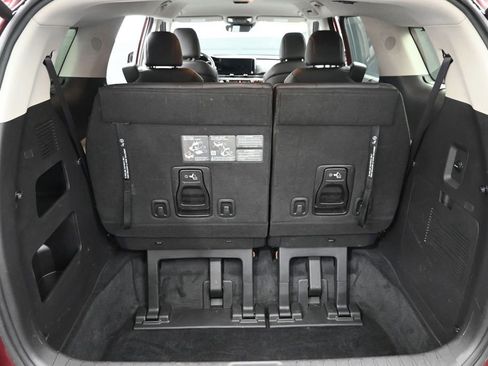 Used 2024 Kia Carnival EX FWD image 9