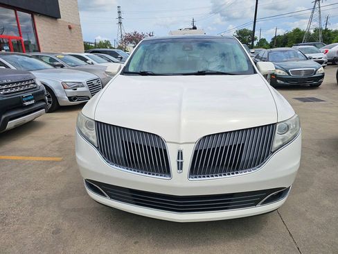 Used 2013 Lincoln MKT AWD image 2