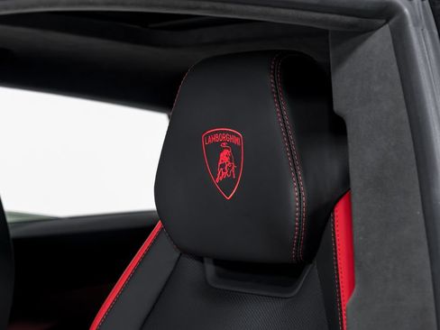 Used 2025 Lamborghini Urus S AWD/4WD image 22