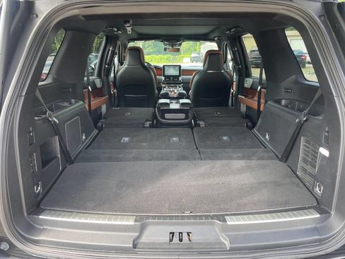 Used 2018 Lincoln Navigator Reserve w/ Technology Package AWD/4WD image 8