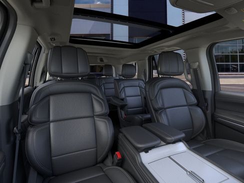 Used 2026 Lincoln Navigator Reserve AWD/4WD image 10
