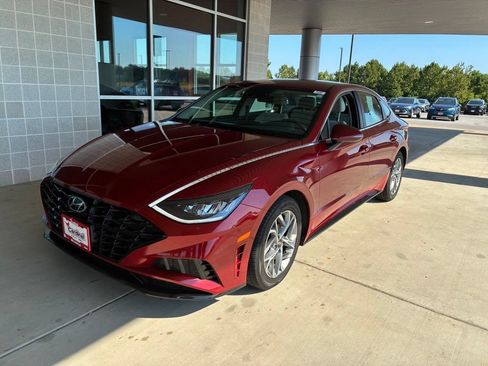 Used 2023 Hyundai Sonata SEL FWD image 2