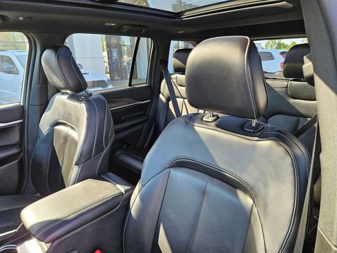 Used 2024 Jeep Grand Cherokee Limited w/ Black Appearance Package AWD/4WD image 19