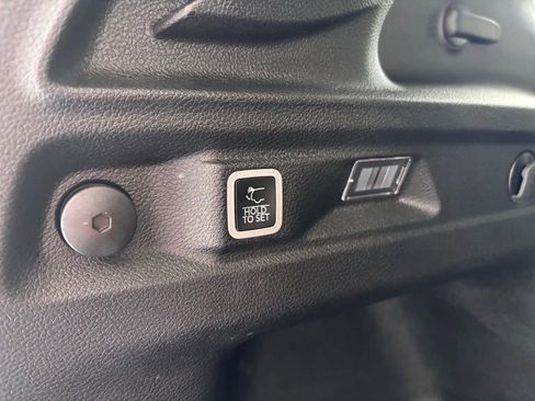 Used 2023 Jeep Grand Cherokee L Limited AWD/4WD image 13