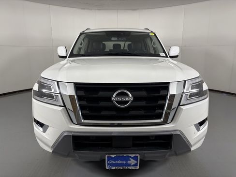 Used 2023 Nissan Armada SV image 3