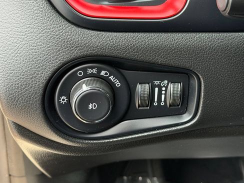 Used 2023 Jeep Renegade Trailhawk AWD/4WD image 16