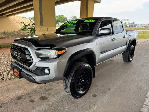 Used 2021 Toyota Tacoma TRD Off-Road w/ TRD Premium Off Road Package AWD/4WD image 7