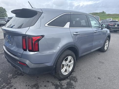 Used 2023 Kia Sorento LX AWD/4WD image 3