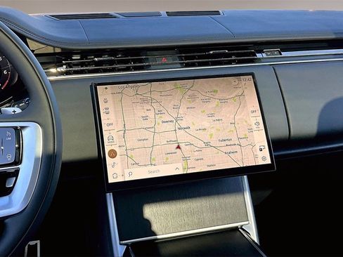 New 2025 Land Rover Range Rover SE image 6