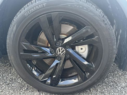 Used 2023 Volkswagen Tiguan SE R-Line FWD image 13