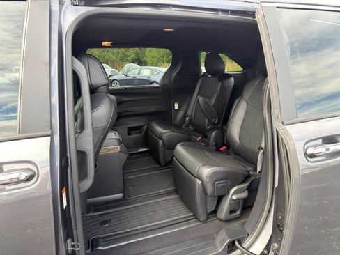 Used 2025 Toyota Sienna Platinum FWD image 27