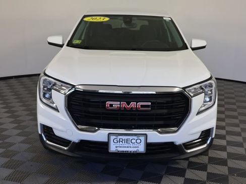 Used 2023 GMC Terrain SLE FWD image 3