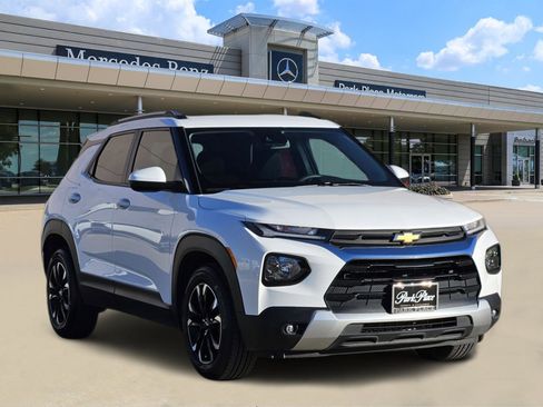 Used 2021 Chevrolet TrailBlazer LT w/ Convenience Package image 2