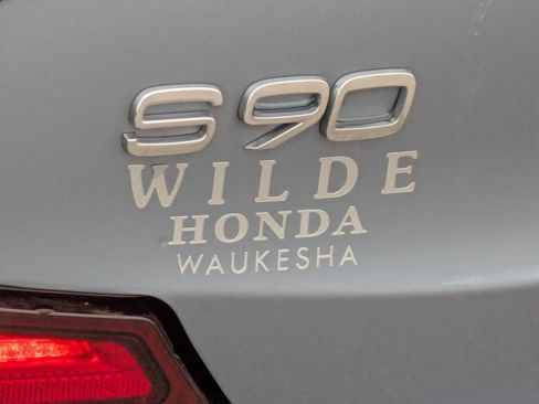 Used 2017 Volvo S90 T6 Momentum w/ Vision Package image 12