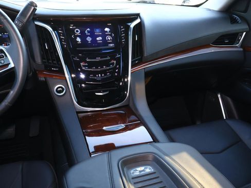 Used 2018 Cadillac Escalade Premium Luxury image 10