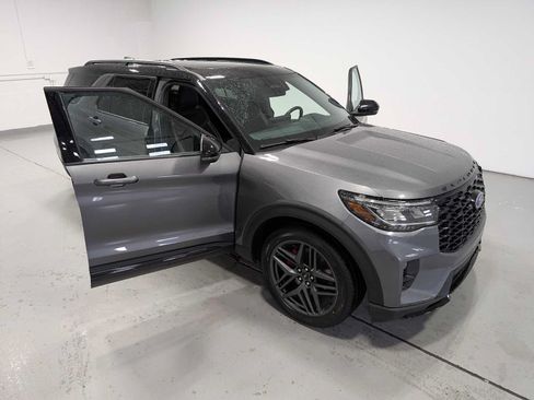 Certified 2025 Ford Explorer ST AWD/4WD image 16