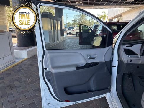 Certified 2020 Toyota Sienna LE image 14
