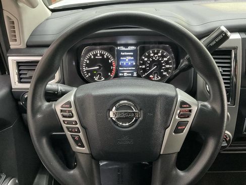 Used 2018 Nissan Titan SV image 20