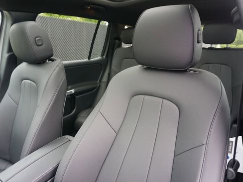 New 2025 Mercedes-Benz GLB 250 4MATIC image 12