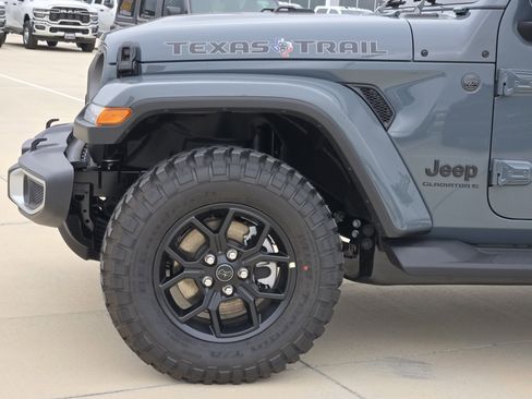 New 2026 Jeep Gladiator Sport AWD/4WD image 6