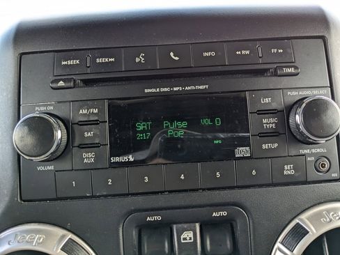 Used 2017 Jeep Wrangler Unlimited Sahara w/ Connectivity Group image 23