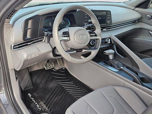 Used 2025 Hyundai Elantra Sport image 10